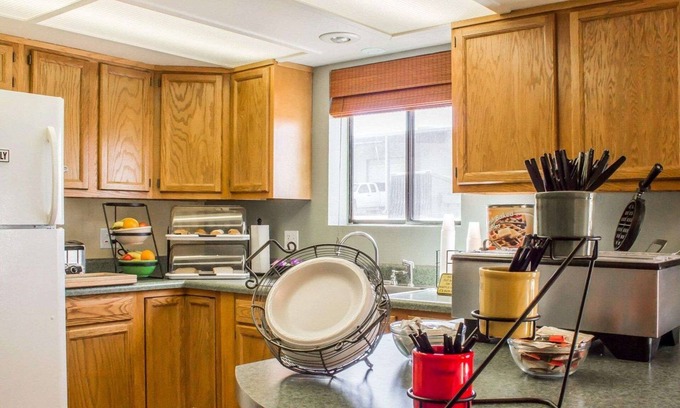 Snowflake Hotel | Rodeway Inn Silver Creek Inn