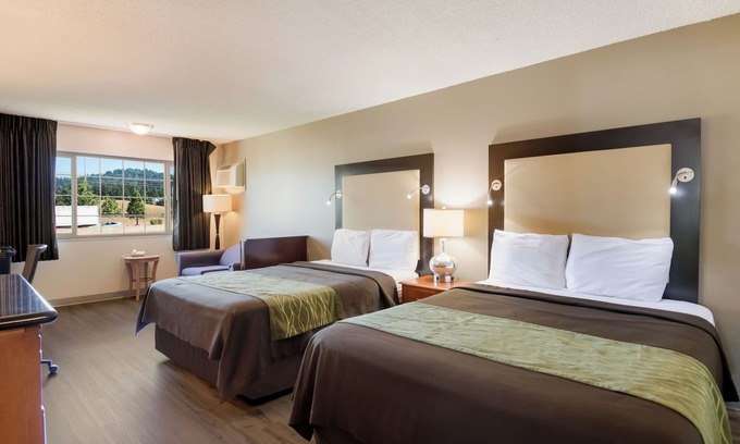 Cedar Hills Hotel | Rodeway Inn & Suites Hwy 217 & 26 W