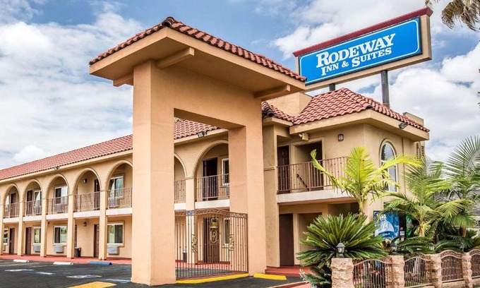 Bellflower Hotel | Rodeway Inn & Suites