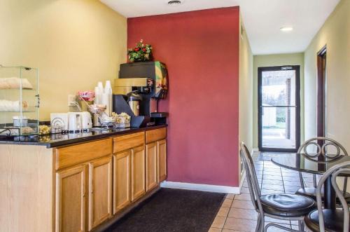 Shippensburg Hotel | Rodeway Inn