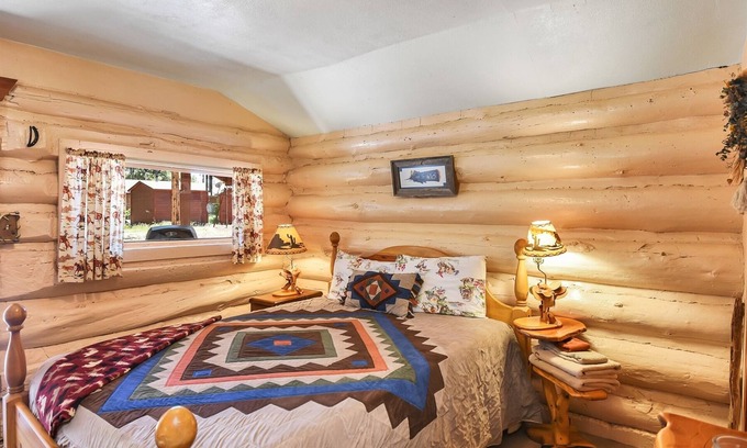 Williams House | Roger's Cabin | Historic Log Cabin in the Woods | Near Grand Canyon & Flagstaff