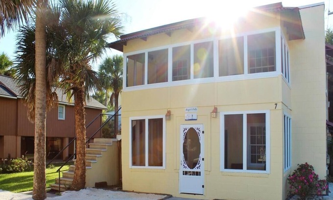 Folly Beach Condo | Roger's Folly Down~ Comfortable and Convenient - Steps from Beach!
