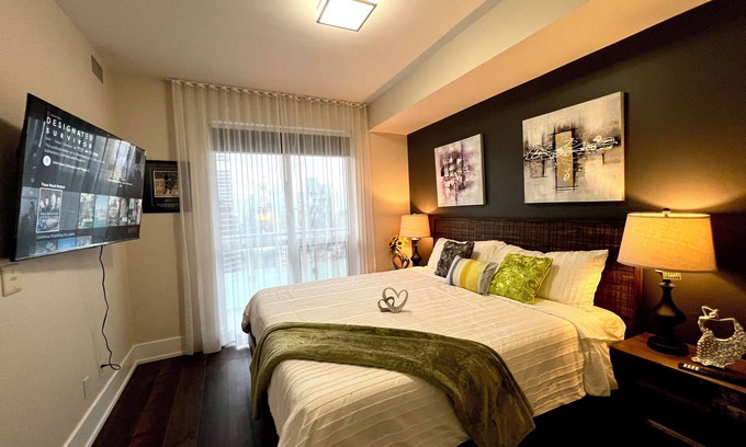CityPlace Apartment | RogerCenter 2B2B CNtower &Lake View Parking