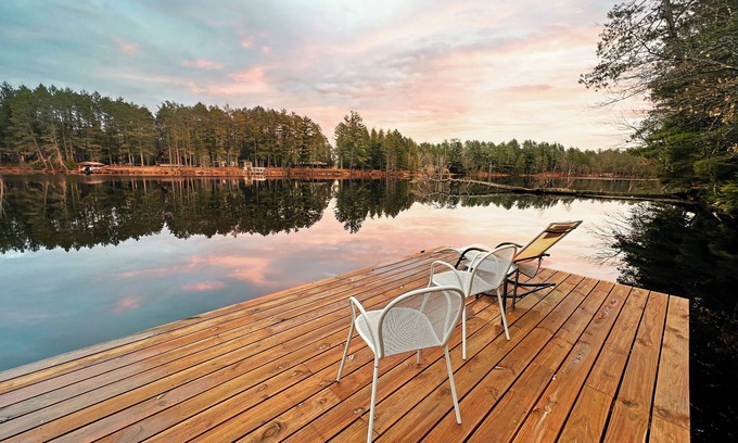 Eagle River House | Rogers' Retreat - On The Eagle River Chain With Boat Rental