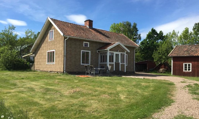 Hjo House | Rolösa