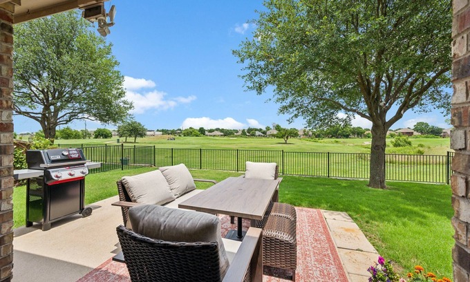 McKinney House | Rolling Greens Retreat – Views, Comfort, Calm