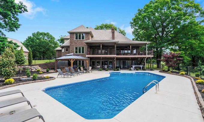 Branson West House | Rolling Hills Family Home