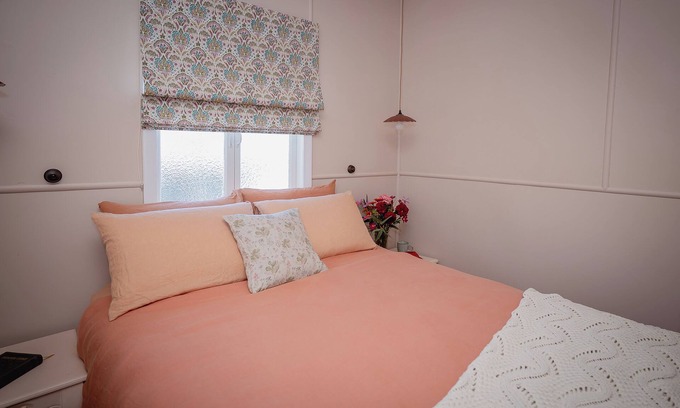 Dargal Road Cottage | Roma QLD vintage cottage w/laid back comfort, located on a small farm