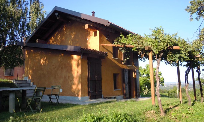San Secondo di Pinerolo House | Romantic cottage in the vineyard, Pinerolo, only adults