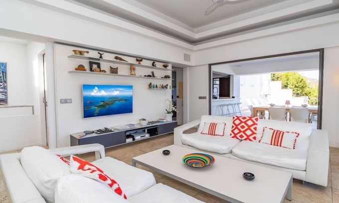 Flamands Villa | Romantic 2 BDRM Modern Villa w Pool and BBQ
