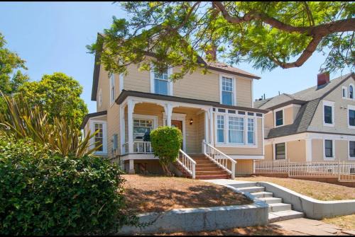 Bankers Hill Apartment | Romantic 6BR Walk to Little Italy & Gaslamp