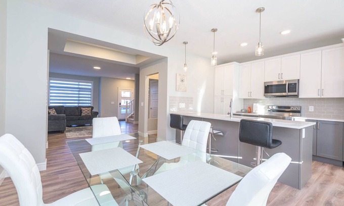 Southwest Edmonton House | Romantic and Cozy two storey beautiful home