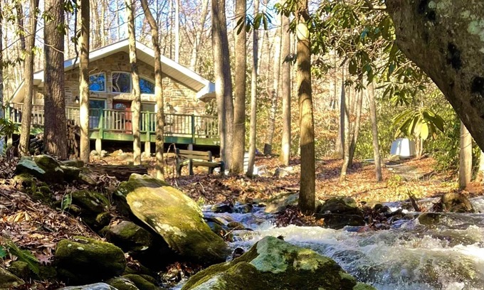 Hayesville Cottage | Romantic and relaxing cottage on a noisy creek