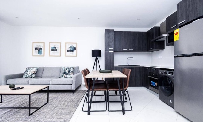 Roman Ridge Apartment | Romantic and very neat environment 5min drive from the airport.Rooftop pool