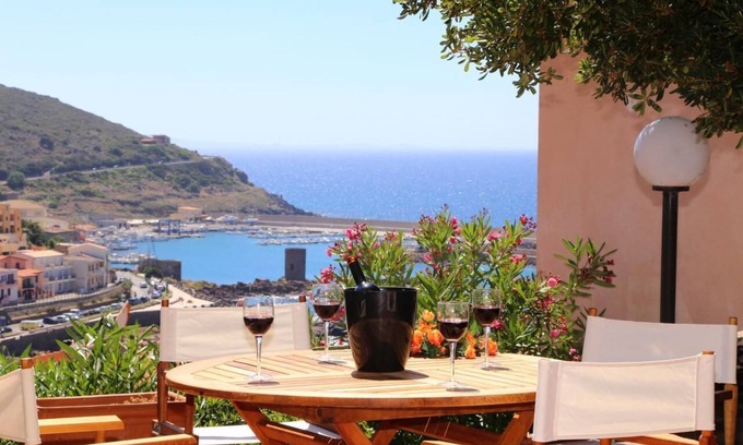Castelsardo House | Romantic bay - beautiful sunsets from your garden