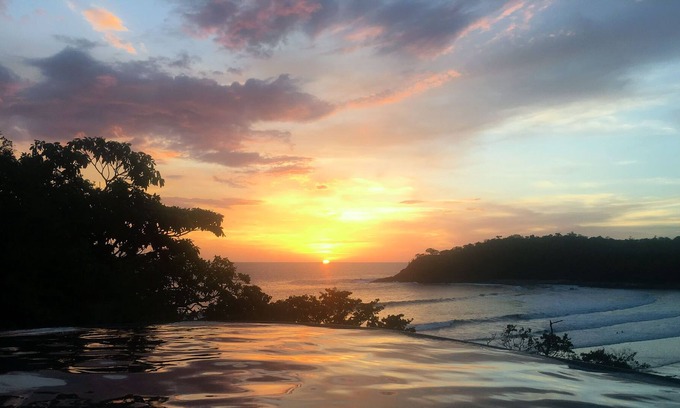 San Juan del Sur House | Romantic Beachfront Retreat - Surf, Pool & Views