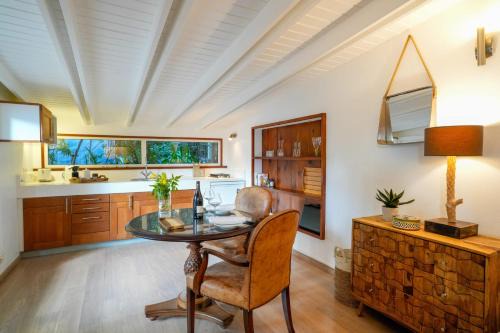 Morne Criquet House | Romantic Bungalow near Beach with Shared Pool