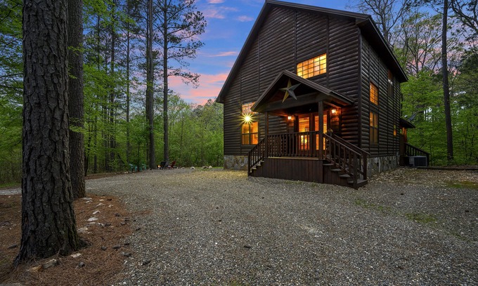 Broken Bow Cabin | Romantic Cabin: Hot Tub, Jetted Tub & Fire Pit Under the Stars. Dogs OK w/fee
