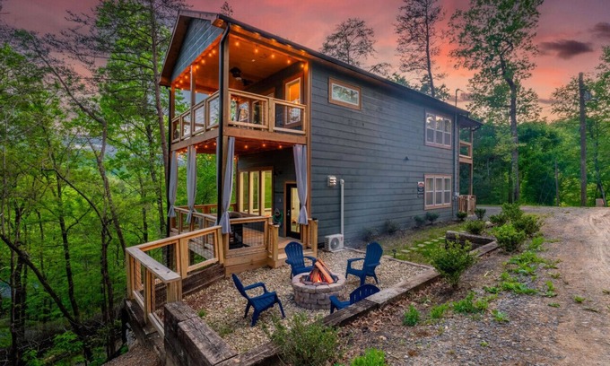Gatlinburg Cabin | Romantic Cabin Retreat By Ghosal Luxury Lodging