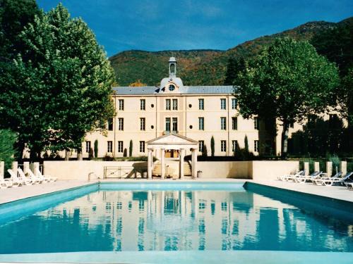 Montbrun-les-Bains Apartment | Romantic Château Stay Rhône