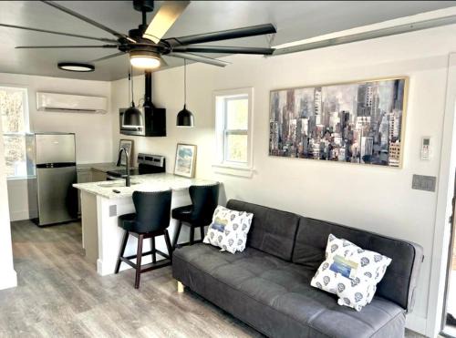 Chapel Hill House | Romantic Chapel Hill Retreat for Two