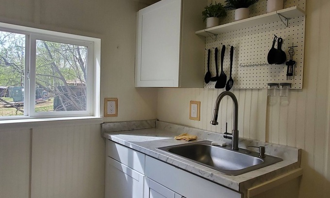 Meadow Lakes House | Romantic Cottage at Swan Circle