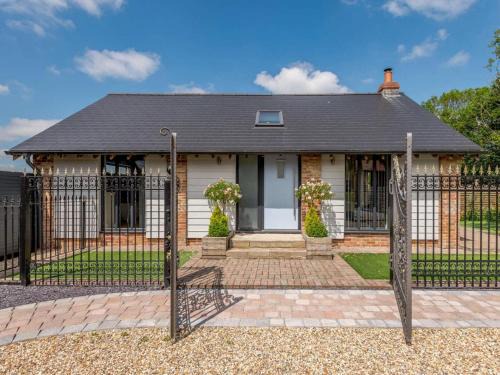 Horton Apartment | Romantic cottage for 2 with hot tub