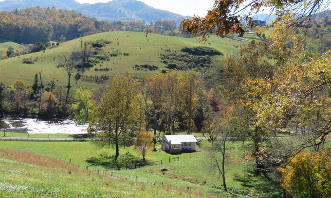 Clyde Cottage | Romantic cottage, pet friendly, stunning views of Smoky mtns. & Pigeon River.