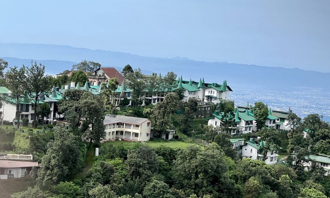 Mussoorie House | Romantic Cottage with gorgeous view of Dehradun and Mussoorie Range