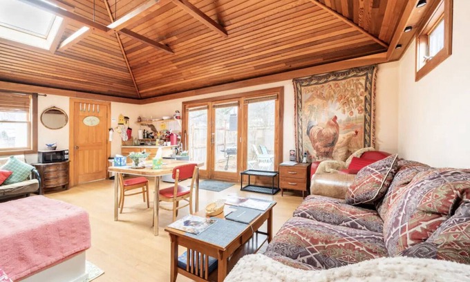 Phoenicia Cottage | Romantic cottage with hot tub . Close to hiking and breweries . Pet friendly!