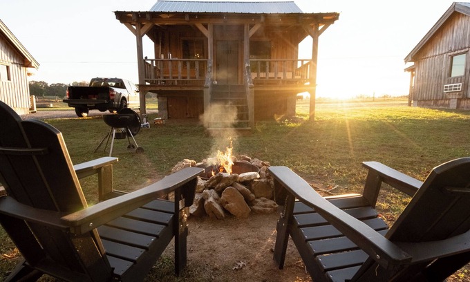 Smithville Cabin | Romantic Creekside Tiny Cabin Escape 15min to waterfalls 10min to CenterHillLake