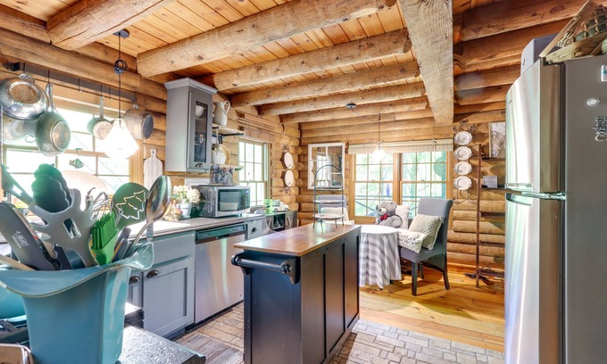 Ellijay Cabin | Romantic Ellijay Cabin w/ Grill & Fire Pit!