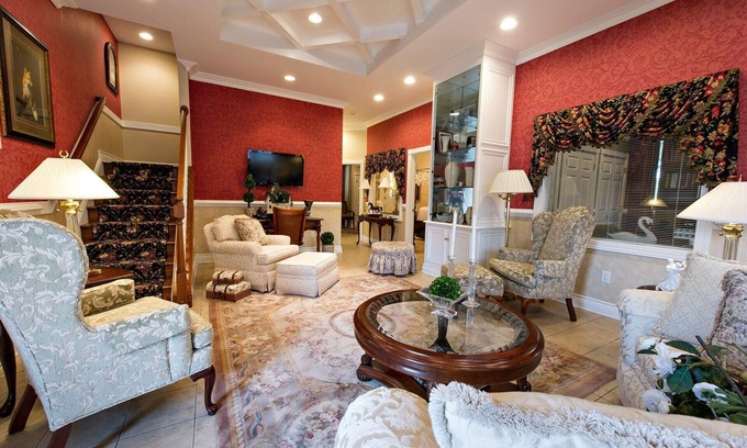 Ballenger Creek Cottage | ROMANTIC GETAWAY! Heated Spa - Open Year Round!