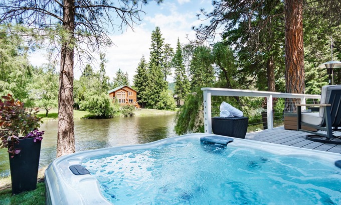 Cle Elum House | Romantic getaway with hot tub and view! Snuggle inside.Come relax…Enjoy!