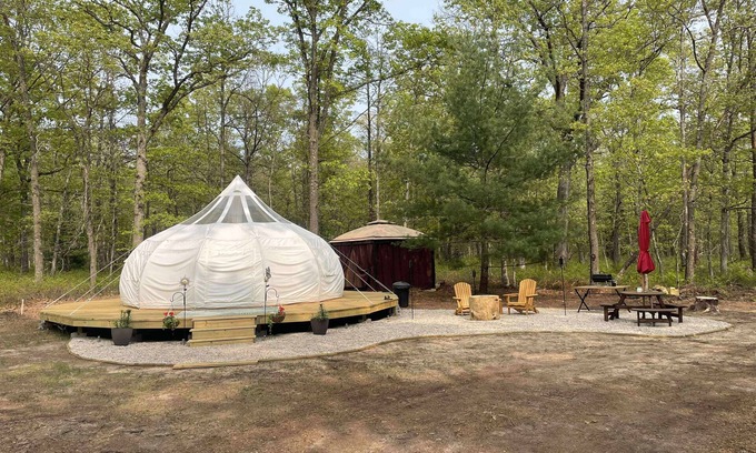 Muskegon RV Rental | Romantic glamping on a 60 acre horse farm.