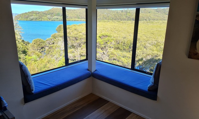 Paihia House | Romantic Hideaway with Beautiful Seaviews