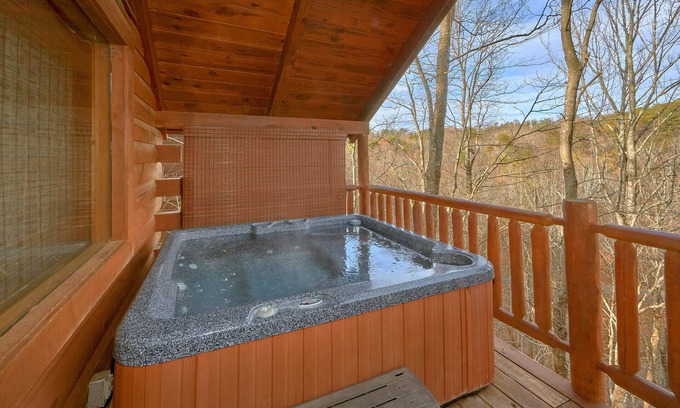 Gatlinburg - Pigeon Forge Cabin | Romantic Honeymoon Cabin 5 minutes to Downtown Gatlinburg