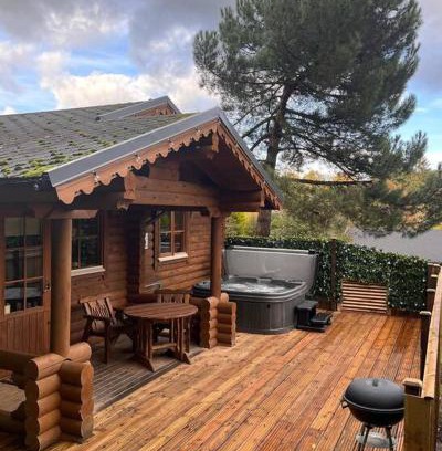 Aymestrey Apartment | Romantic Log Cabin With Hot Tub