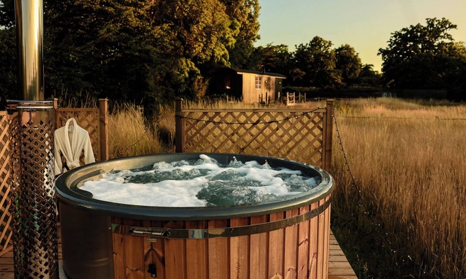 Windsor Cabin | Romantic Luxury Shepherd’s Hut (Wagon) near London & Windsor