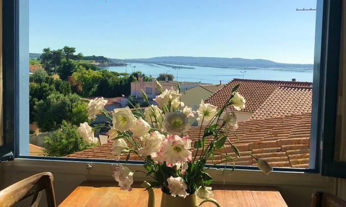 Meze Cottage | Romantic Maison de Pecheur, sparkling sea views