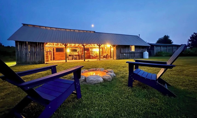 Hector Cabin | Romantic Meadow Cabin in FLX Wine Country