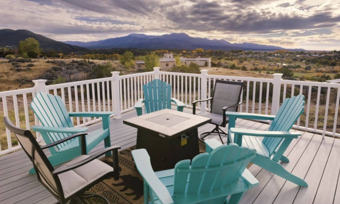 Taos House | Romantic Northern New Mexico Taos House- 5 minutes from town