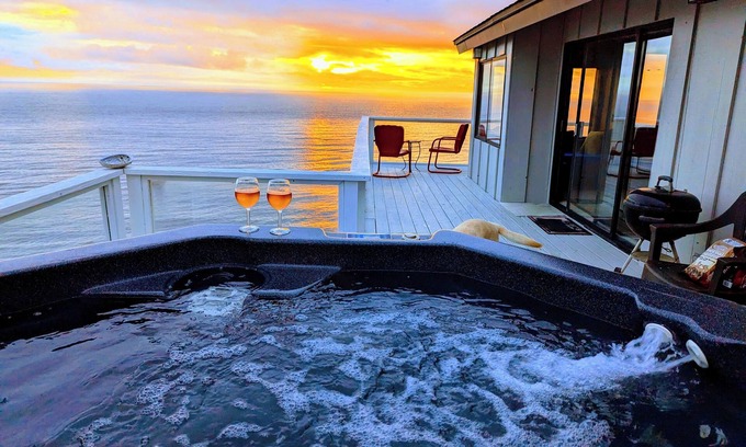 Manchester House | Romantic Ocean Front home, Private Beach Access, Allows Pets, Recently renovated