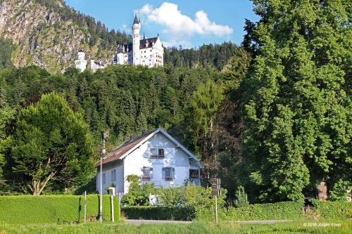 Hohenschwangau Bed & Breakfast | Romantic-Pension Albrecht - Villa next to UNESCO World Heritage - since 1901