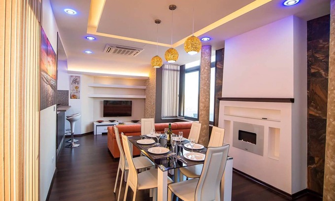 Victoria Apartment | ROMANTIC PENTHOUSE with Views.