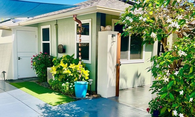 Kihei Cottage | Romantic Private Garden Cottage B&B Within Walking Distance to the Beach!