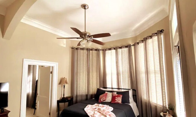Downtown House | Romantic Private Guest Suite