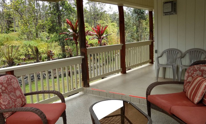 Royal Hawaiian Estates Cottage | Romantic Rainforest Retreat near Hawaii Volcanoes National Park