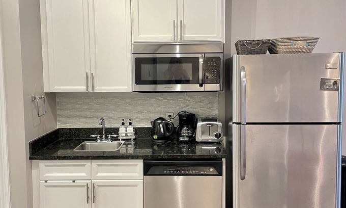 Seacrest Beach Apartment | ROMANTIC RETREAT, Great Location, King bed , Wifi, Deeded beach access