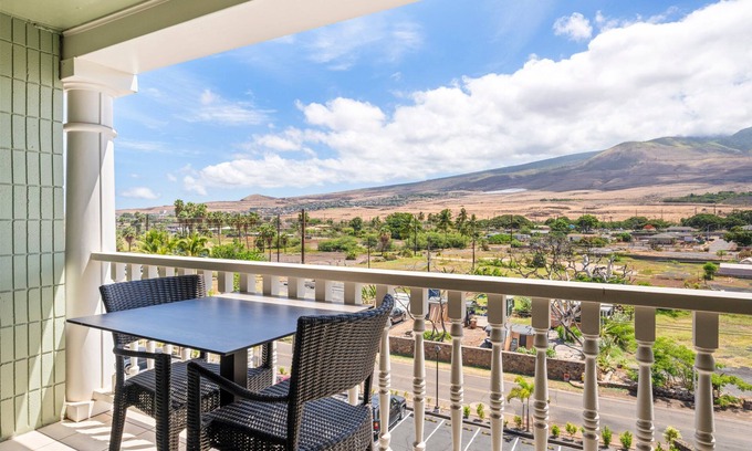 Historic Lahaina Front Street Apartment | Romantic Retreat – Lahaina Shores 504, Sunrise Balcony